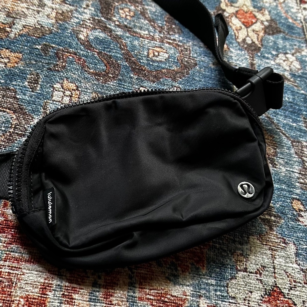lululemon 1L crossbody bag